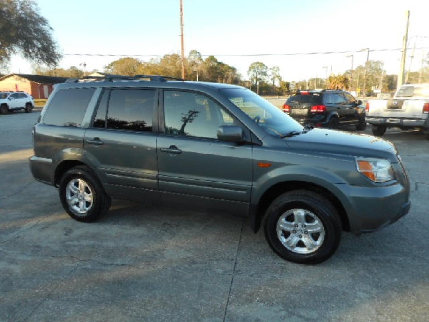 2008 GRAY HONDA PILOT VP (5FNYF18268B) , located at 10405 Abercorn Street, Savannah, GA, 31419, (912) 921-8965, 31.988262, -81.131760 - Photo#2